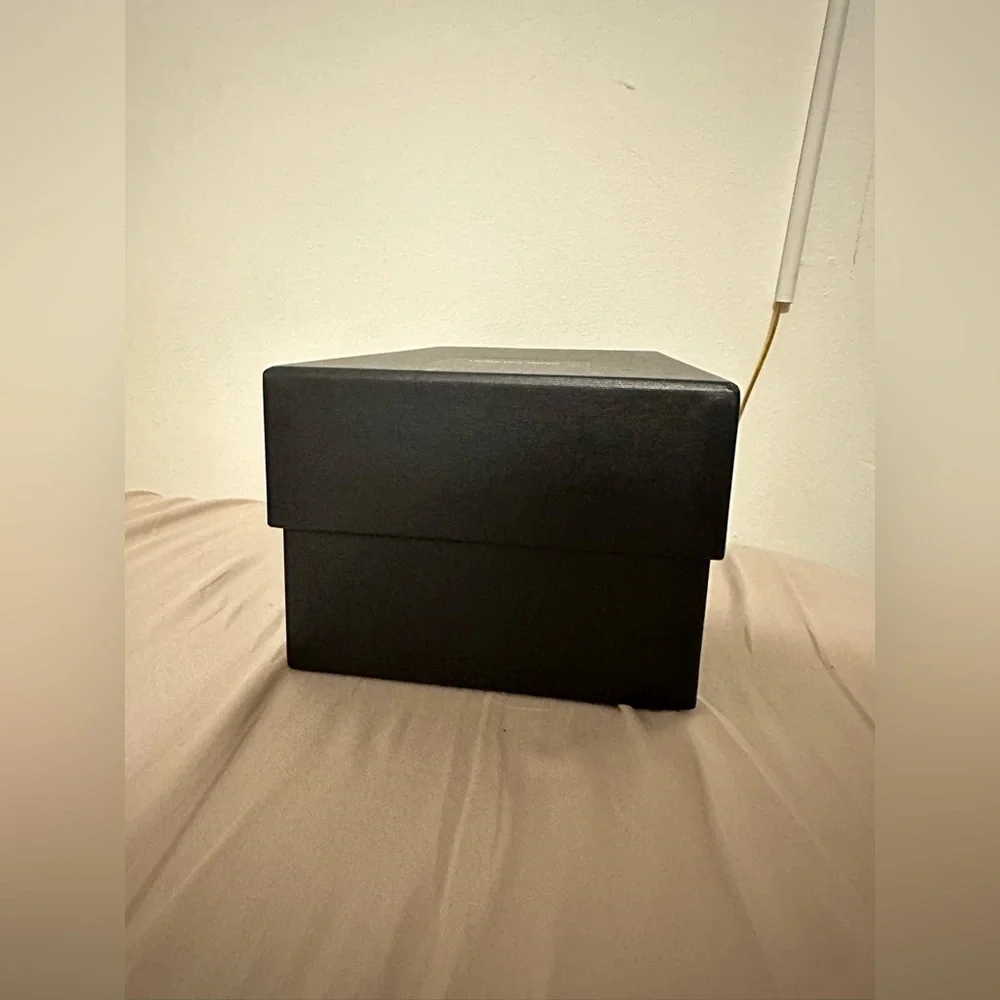Saint Laurent Box L 12 1/2' W 7' H 5' - Picture 4 of 5